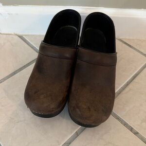 Brown leather Dansko clogs
